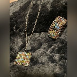 Colorful bead pendant necklace and bracelet
